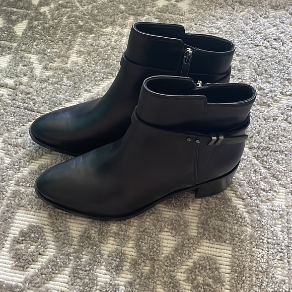 BRAND NEW womens Clark’s booties - Picture 5 of 7